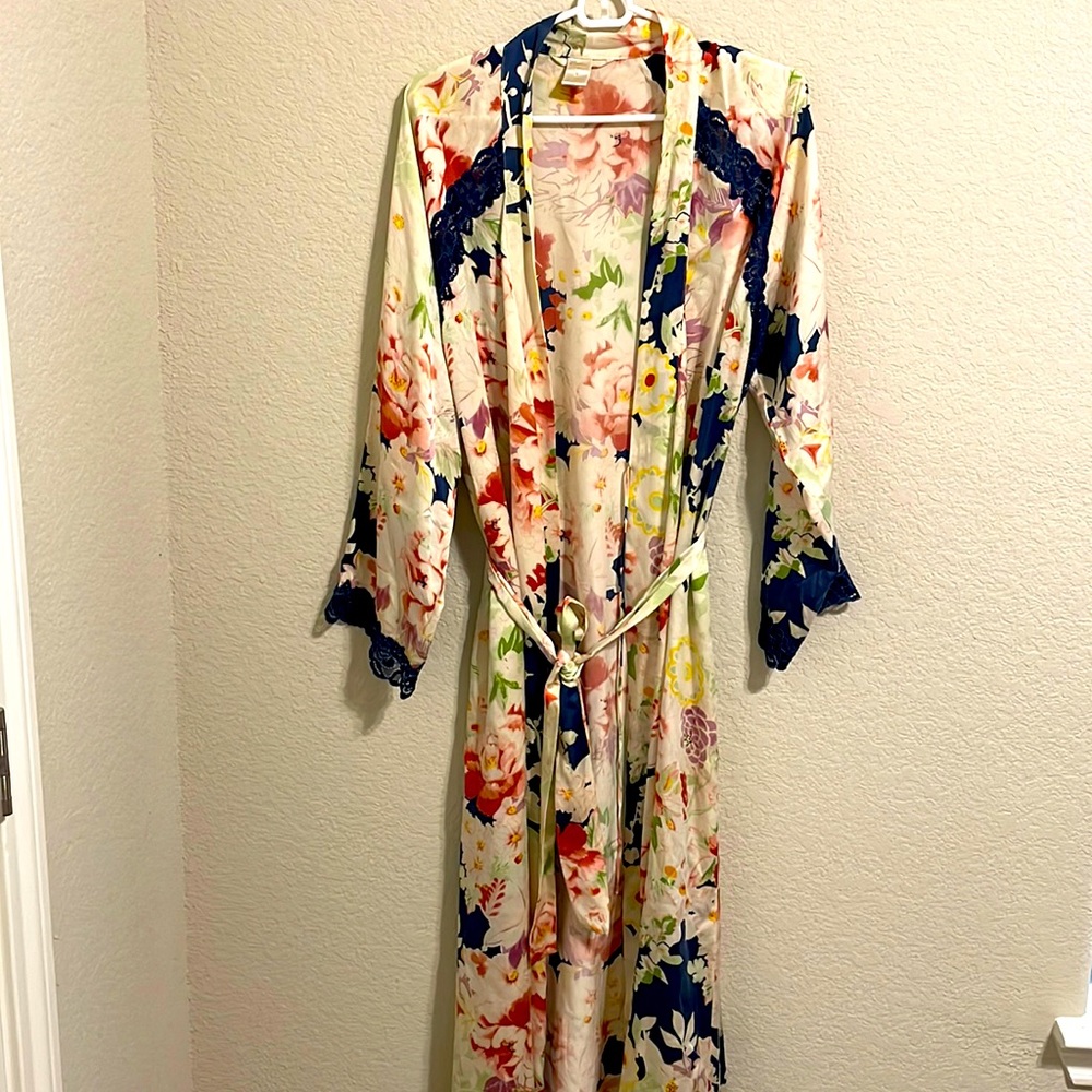 Couture by Cabernet 100% Silk Long Robes size L